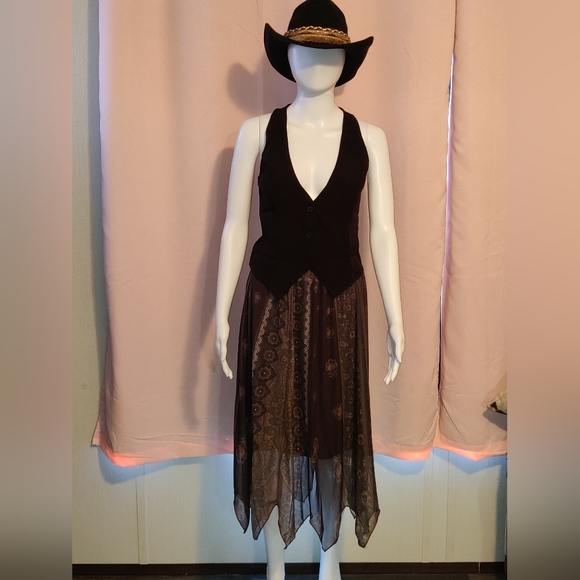 ### NWT-UPC ROMWE Asymmetrical Floral Skirt - Picture 5 of 5